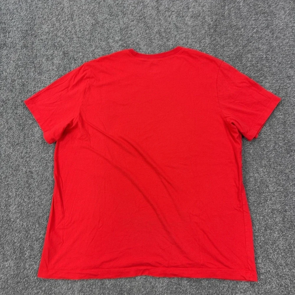 Nike Shirt Mens XL Red Crewneck Small Swoosh Logo The Nike Tee Tagless Casual